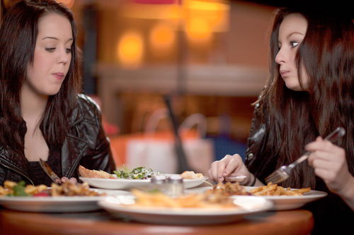 餐飲服務(wù)3.0,不得面對面就餐 一人一公筷,一客一用一消毒