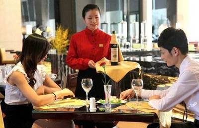 餐飲服務(wù)的16個(gè)&ldquo;怎么辦&rdquo;,服務(wù)員這樣應(yīng)變就對(duì)了